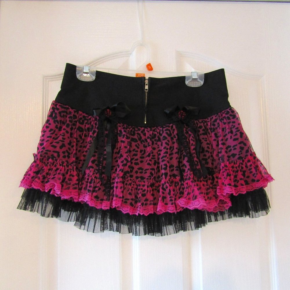 Tutu-inspired front zip black and hot pink leopard mini skirt